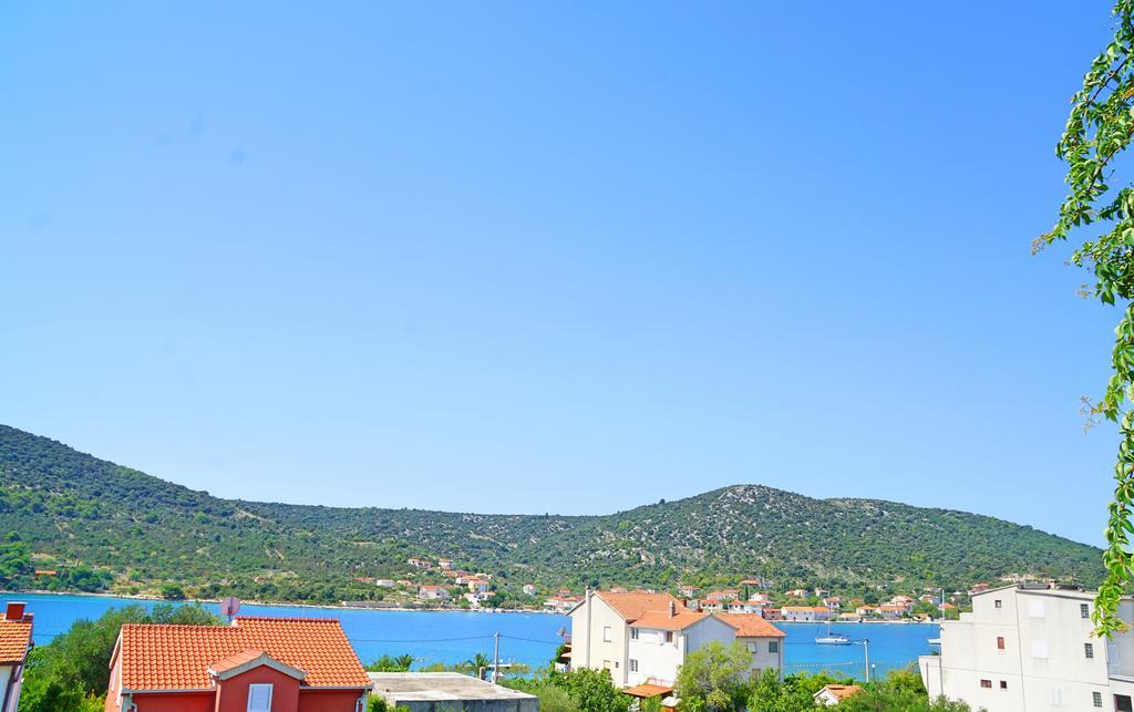 Apartments Borozan Vinišće Esterno foto