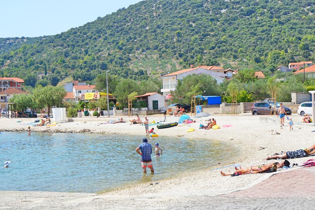 Apartments Borozan Vinišće Esterno foto