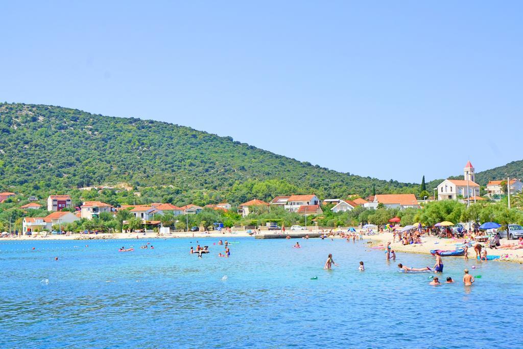 Apartments Borozan Vinišće Esterno foto