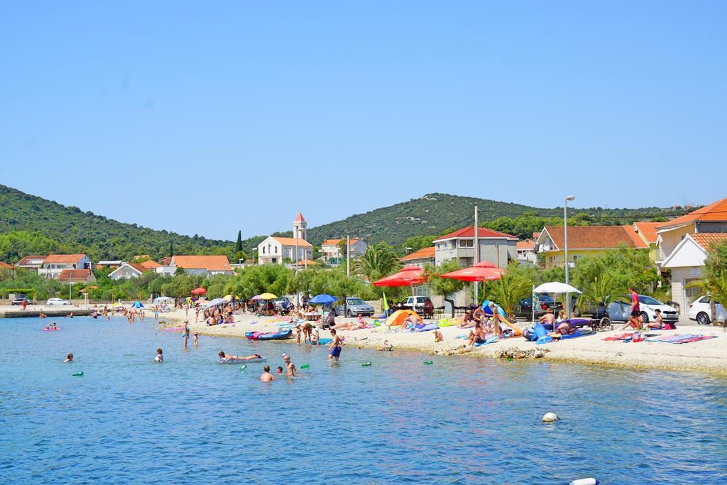Apartments Borozan Vinišće Esterno foto