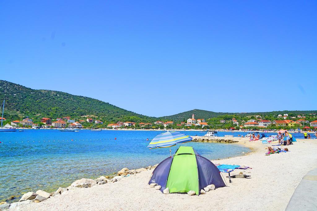 Apartments Borozan Vinišće Esterno foto