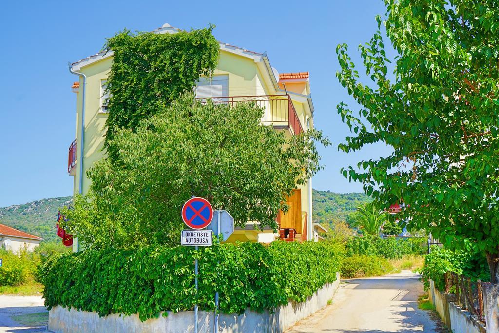 Apartments Borozan Vinišće Esterno foto
